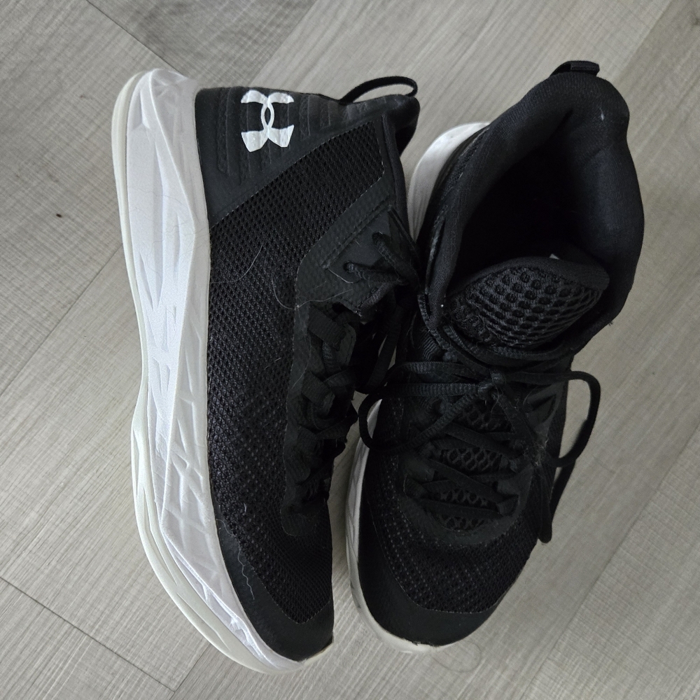 Under Armour basket shoes